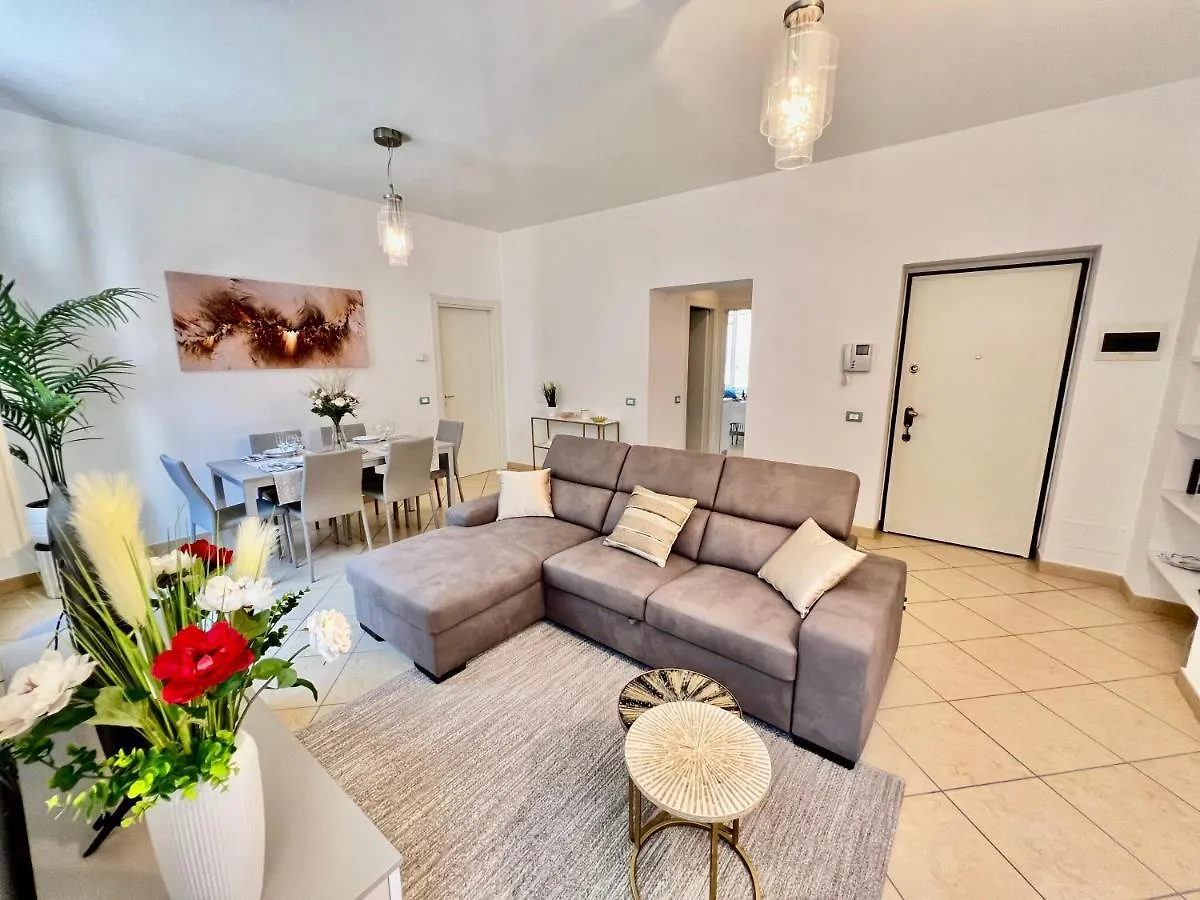 Divina Luxury Apartment With Jacuzzi Near The Lake Como