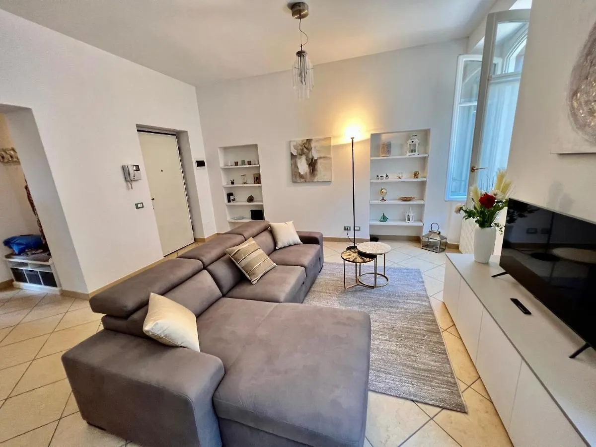 Divina Luxury Apartment With Jacuzzi Near The Lake Como