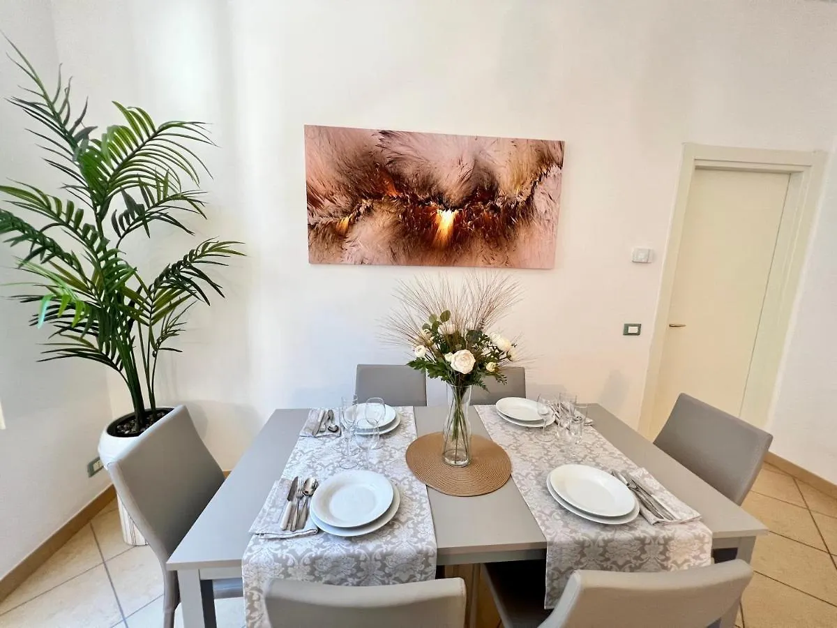 Divina Luxury Apartment With Jacuzzi Near The Lake Como Italien