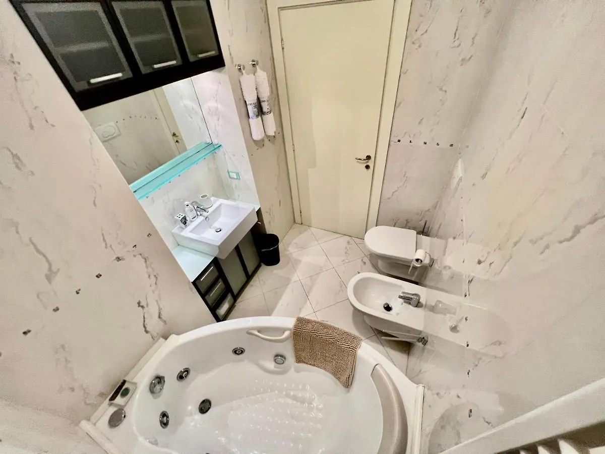 Divina Luxury Apartment With Jacuzzi Near The Lake Como
